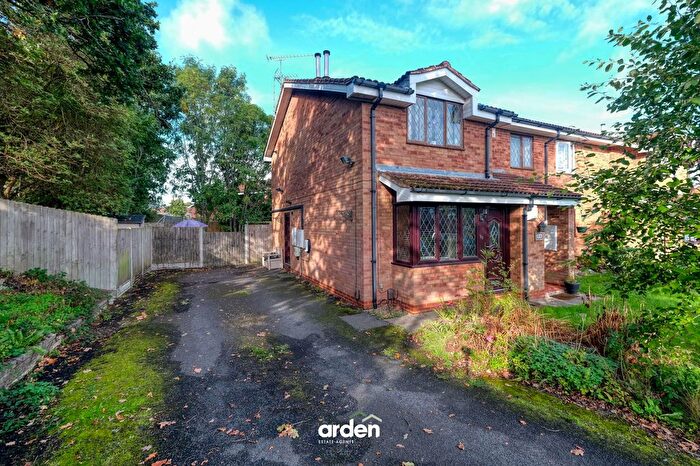 2 Bedroom Maisonette For Sale In Dice Pleck, Birmingham, B31