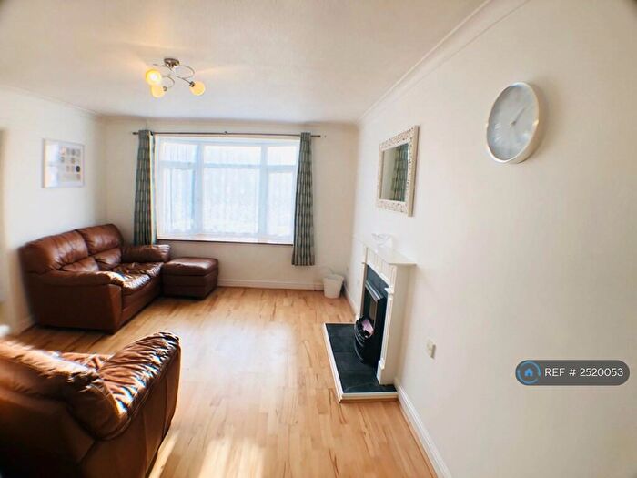 3 Bedroom Semi-Detached House To Rent In Colliers Way, Reading, RG30