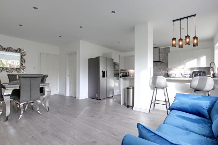 5 Bedroom Detached House For Sale In Highlands Road, Fareham, PO16