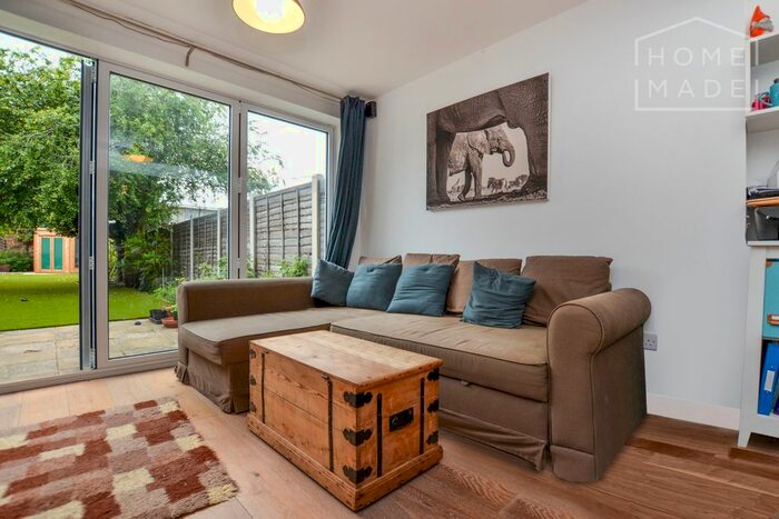 2 Bedroom Flat To Rent In Manor Road, Leyton, E10