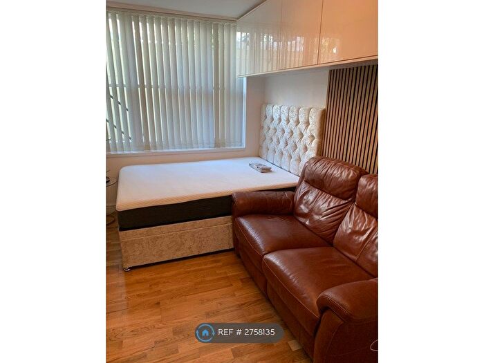 Studio To Rent In Sutherland Street, London, SW1V