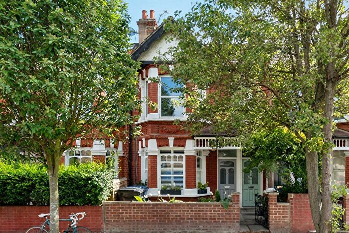 3 Bedroom Flat For Sale In Valetta Road, Wendell Park, London, W3