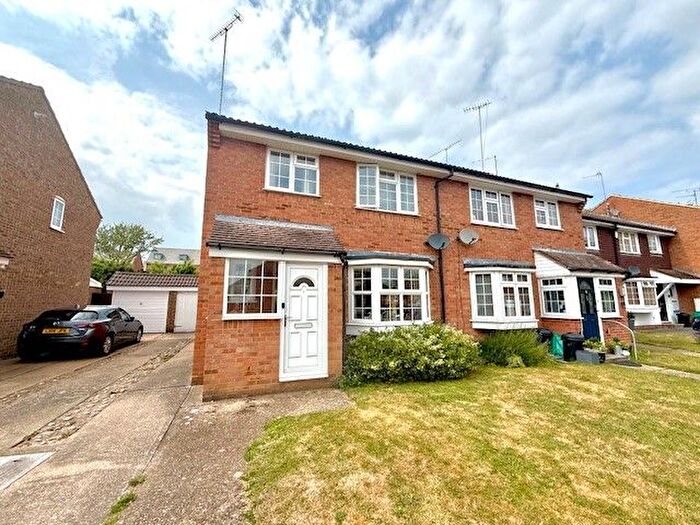 3 Bedroom Semi-Detached House To Rent In Waylands, Swanley, BR8