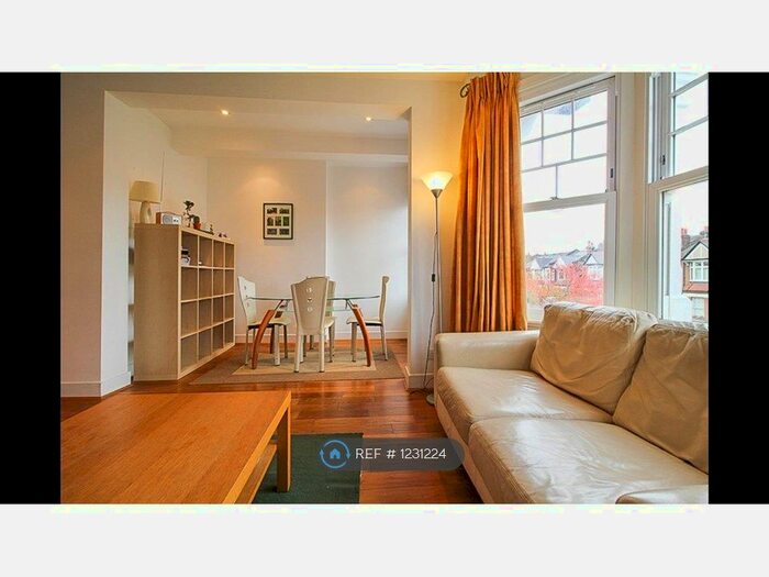 2 Bedroom Flat To Rent In Queens Road, London, SW19