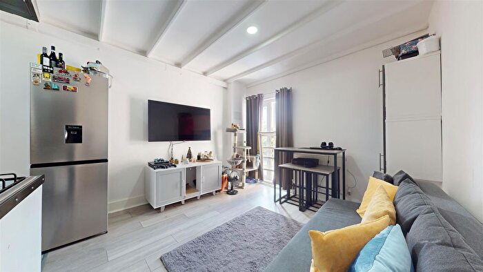 2 Bedroom Property To Rent In Donnington Road, Brondesbury, London, NW10