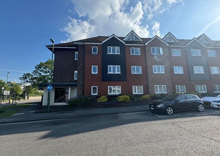 2 Bedroom Flat To Rent In Harlands Road, Haywards Heath, RH16