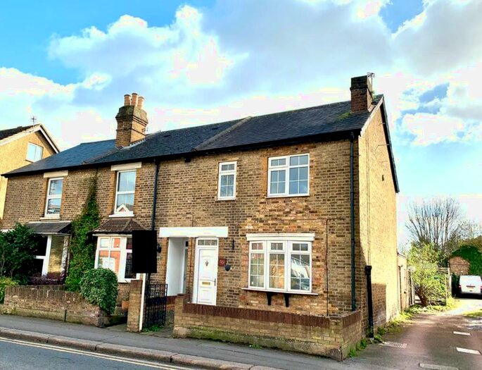 3 Bedroom End Of Terrace House To Rent In Station Road, Addlestone, KT15
