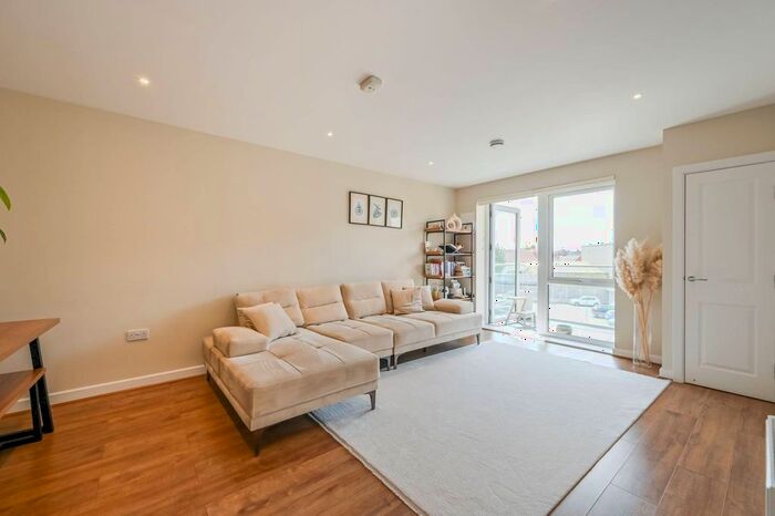 2 Bedroom Flat To Rent In Brennan House, Leyton, London, E10