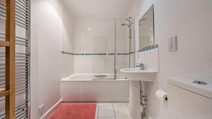 2 Bedroom Flat For Sale In Taylor Place, Bow, E3