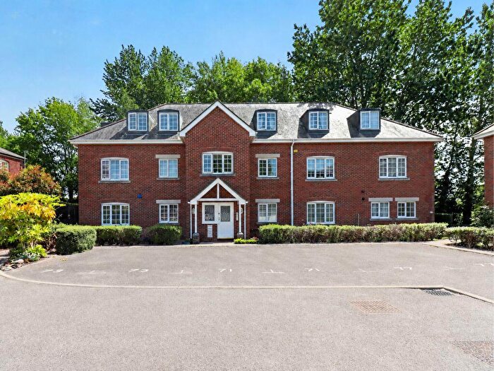 2 Bedroom Flat For Sale In Dragoon Way, Christchurch, BH23