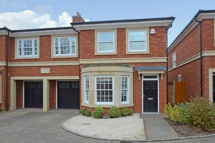 4 Bedroom Semi-Detached House To Rent In Cavendish Road, Weybridge, KT13