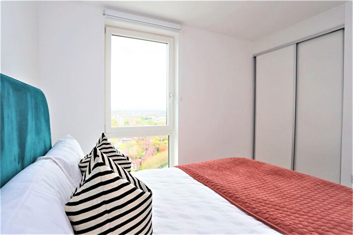 3 Bedroom Flat To Rent In Chapel Street, Salford, M3