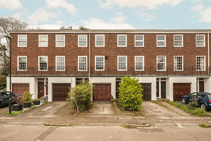 4 Bedroom Property For Sale In Broom Park, Teddington, TW11