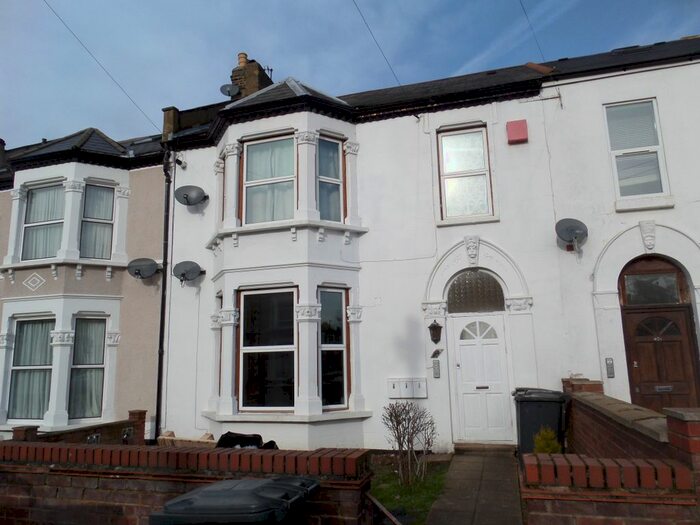 2 Bedroom Flat To Rent In Hazelbank Road, London, SE6