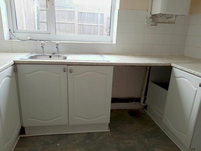 3 Bedroom Town House To Rent In Wagon Road, Munsbrough, Rotherham, S61