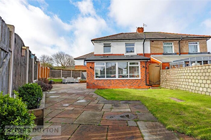 3 Bedroom Semi Detached House For Sale In Stoneleigh Road, Springhead, Saddleworth, OL4