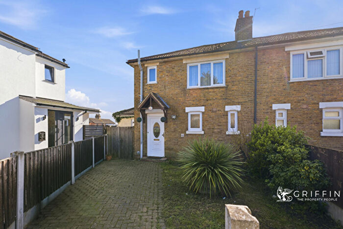 3 Bedroom Semi Detached House For Sale In Church View, Aveley, RM15