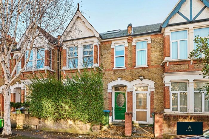 3 Bedroom Apartment To Rent In Burghley Road, London, E11