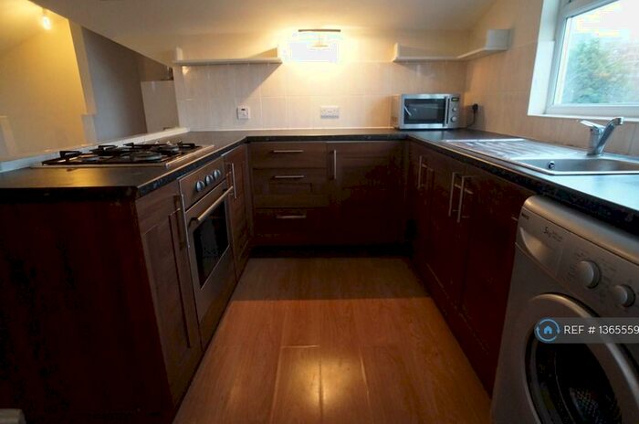 2 Bedroom Flat To Rent In William Street, Reading, RG1