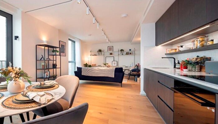 2 Bedroom Flat To Rent In York Way, London, N1