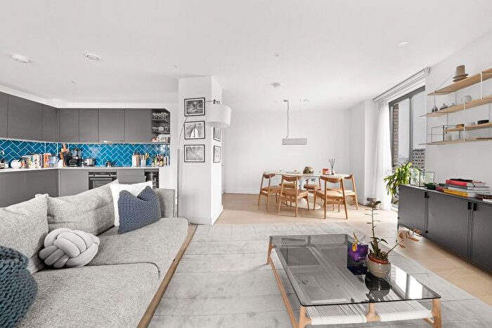 3 Bedroom Flat To Rent In Shoreditch Exchange, Shoreditch, London, E2