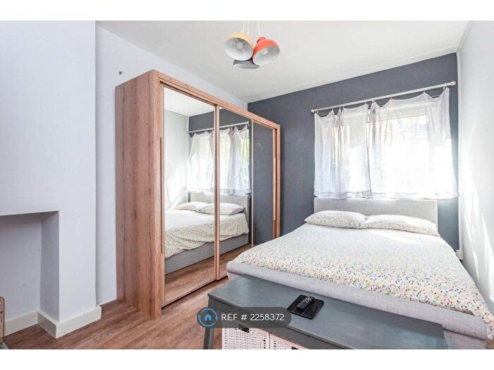 1 Bedroom Flat To Rent In Sceptre House, London, E1