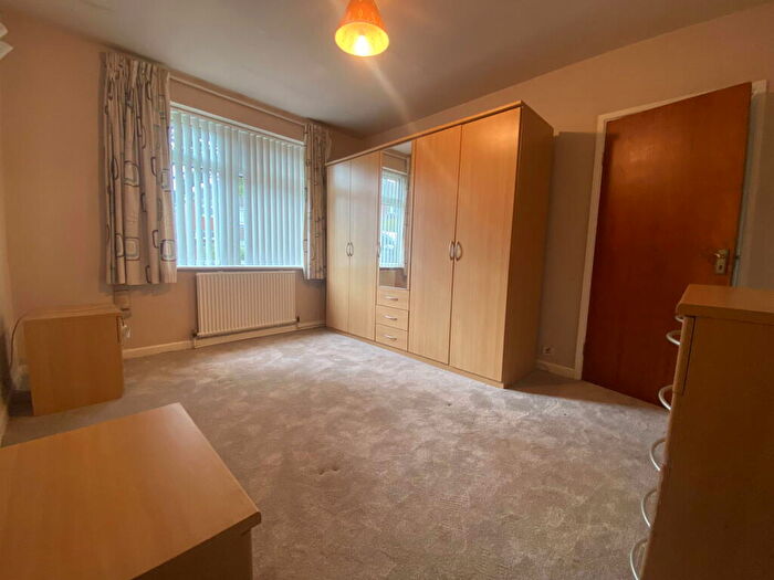 3 Bedroom Semi-Detached Bungalow For Sale In Fairfields, Garden Suburb, Oldham, OL8