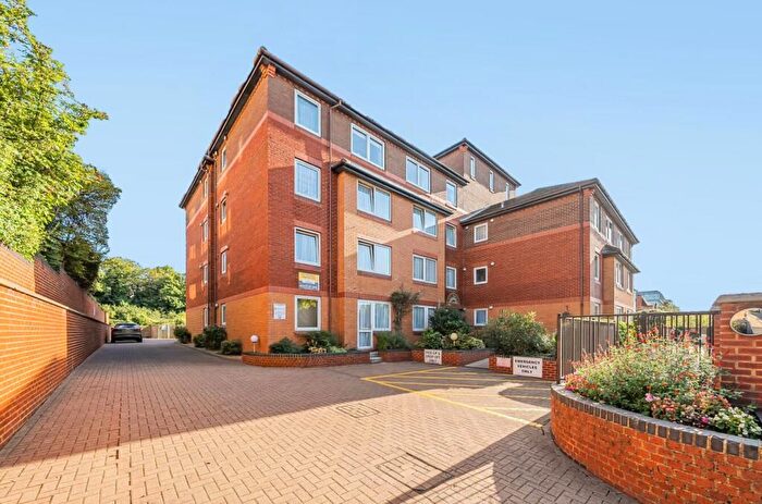 1 Bedroom Flat For Sale In St. Mark's Hill, Surbiton, KT6