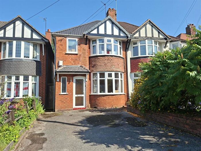 3 Bedroom Semi Detached House For Sale In Cranfield Grove, Yardley, Birmingham, B26