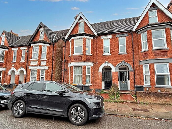 1 Bedroom Flat For Sale In Goldington Avenue, Bedford, MK40