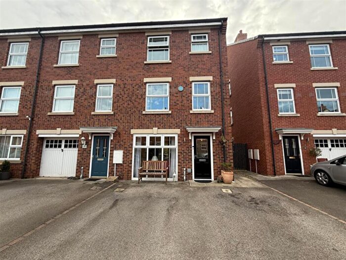 4 Bedroom Town House For Sale In Merrybent Drive, Merrybent, Darlington, DL2