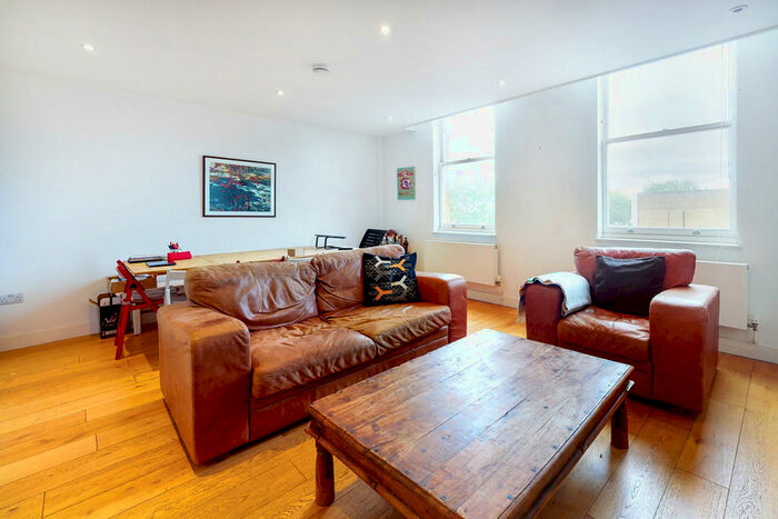 3 Bedroom Apartment To Rent In Upper Street, London, N1