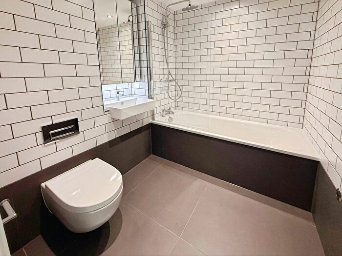 2 Bedroom Flat To Rent In Burnt Mill, Harlow, CM20