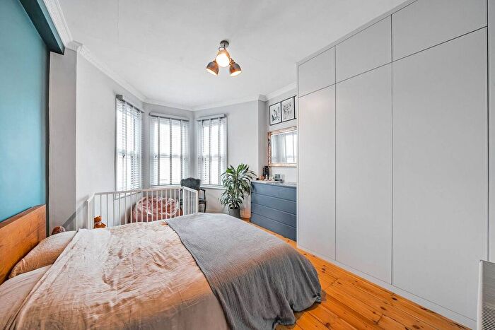 2 Bedroom Flat To Rent In Park Parade, Harlesden, London, NW10