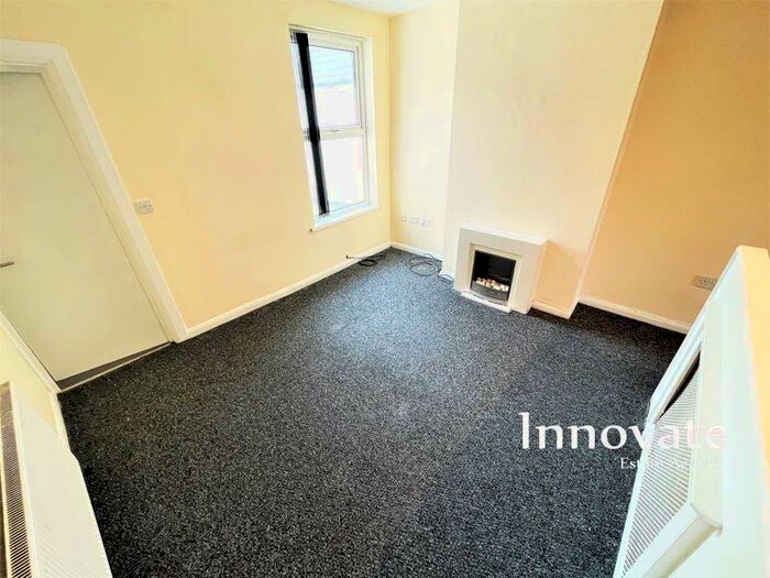 1 Bedroom Flat To Rent In Toll End Road, Tipton, DY4