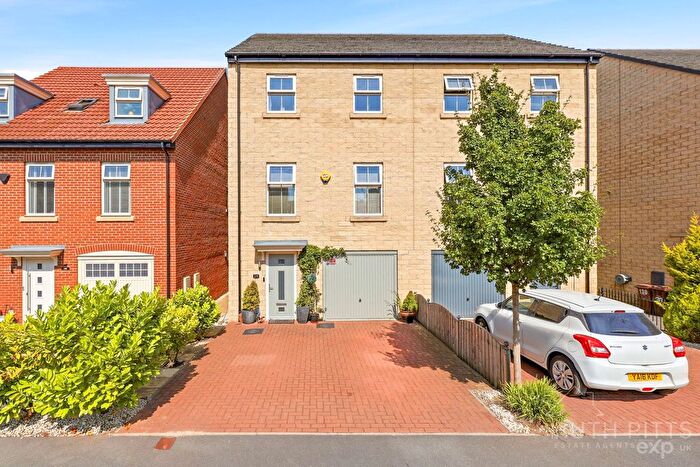 4 Bedroom Semi-Detached House For Sale In Seals Drive, Ackworth, WF7