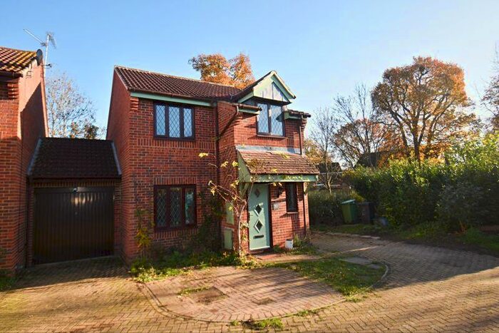 3 Bedroom Semi-Detached House To Rent In Meadowland, Chineham, RG24