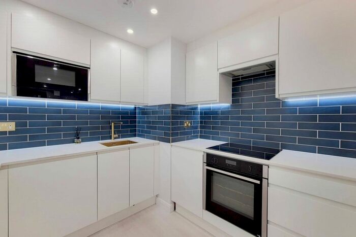 2 Bedroom Flat To Rent In Cromwell Road, Earls Court, London, SW5