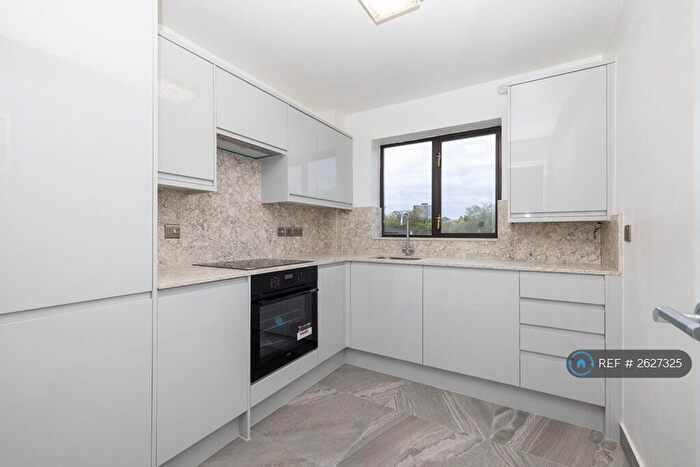 1 Bedroom Flat To Rent In The Brookdales, London, NW11