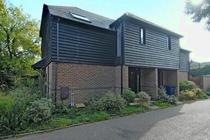 1 Bedroom Flat To Rent In Church Lane, Marston, OX3