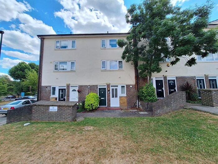 1 Bedroom Flat To Rent In Markwell Close, London, SE26