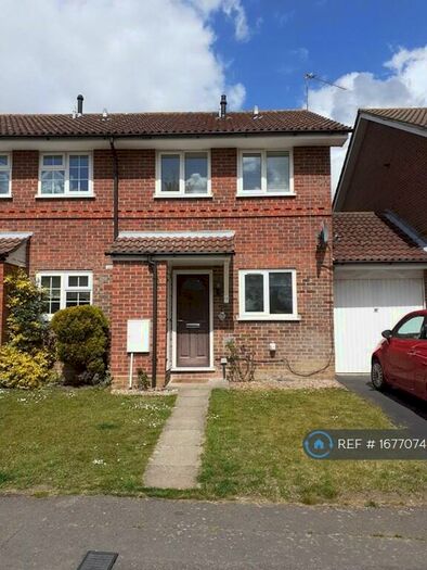 2 Bedroom Semi-Detached House To Rent In Radnor Road, Bracknell, RG12