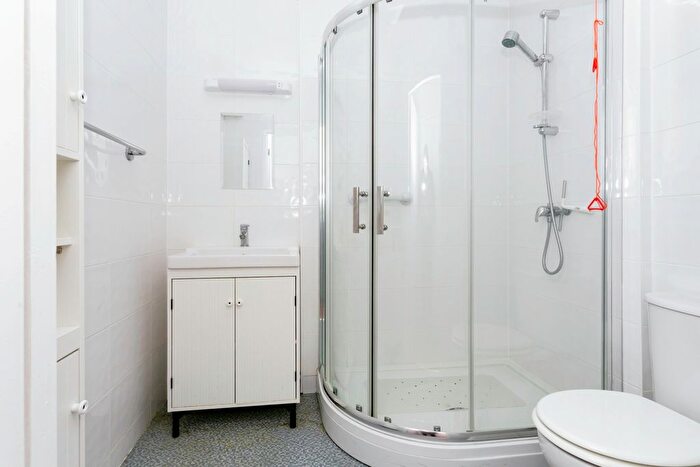 1 Bedroom Flat For Sale In Flintergill Court, Milton Keynes, Buckinghamshire, MK13