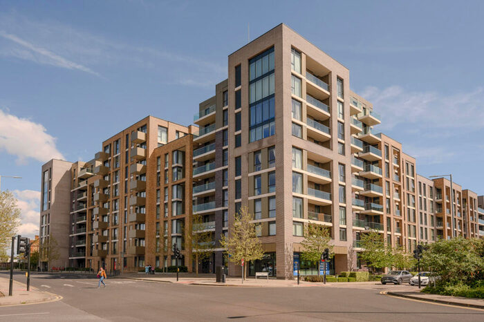 Flat To Rent In Hamond Court, Queenshurst Square, KT2