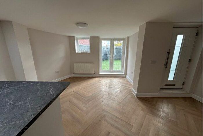 2 Bedroom Flat To Rent In Hanham Road, Bristol, BS15