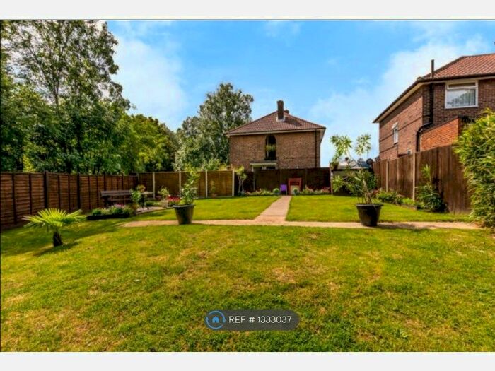 1 Bedroom Flat To Rent In Launcelot Road, Bromley, BR1