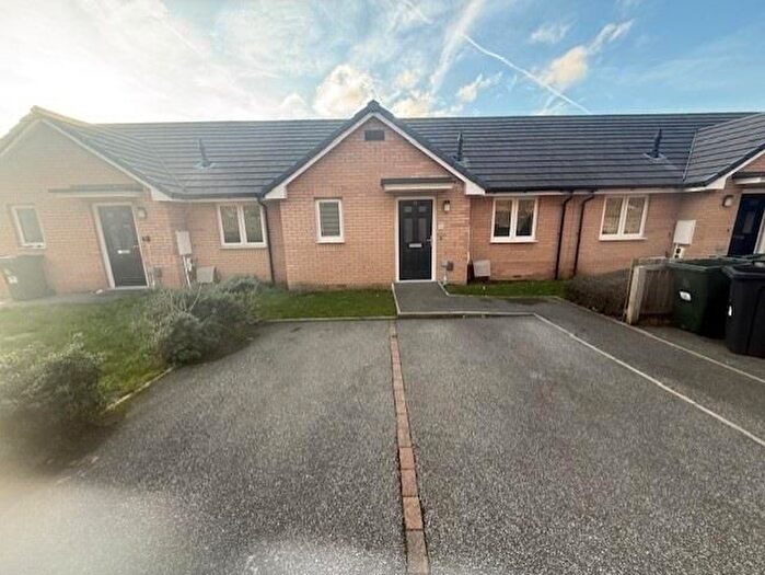 3 Bedroom Town House To Rent In Ian Greenwood Way, Bradford, BD2