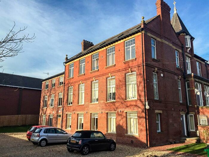 2 Bedroom Apartment To Rent In Ash Grove, Leeds, LS6