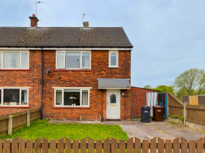 3 Bedroom End Of Terrace House To Rent In Crawford Avenue, Manchester, M29