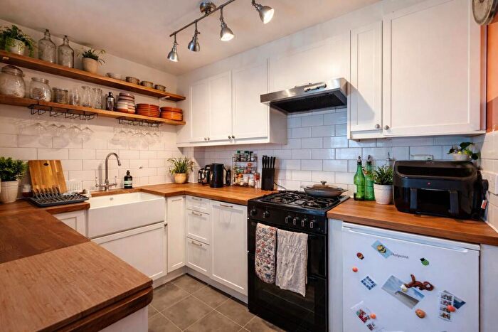 2 Bedroom Maisonette To Rent In Bolyen Close, E17